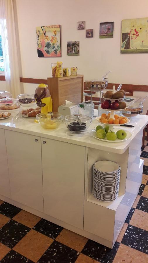 Albergo Larenzia Каттолика Экстерьер фото