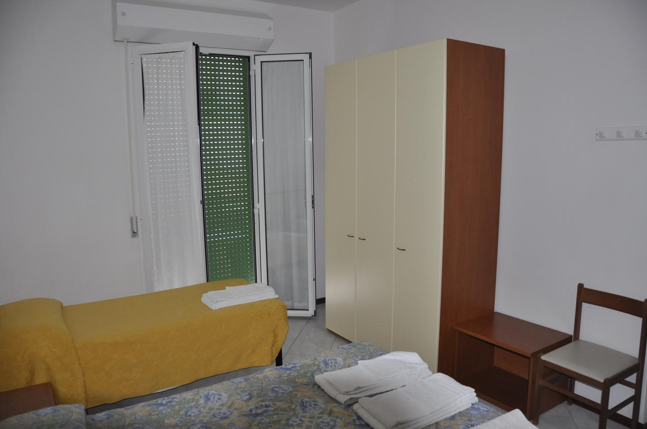 Albergo Larenzia Каттолика Экстерьер фото